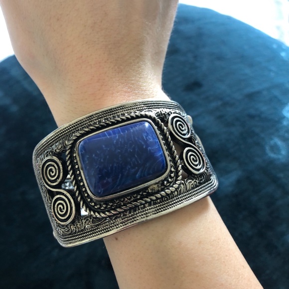 Forever 21 Jewelry - Silver and blue large bracelet✨🦋